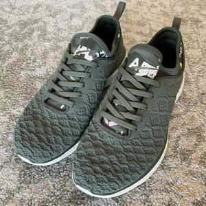 APL shoes - new
